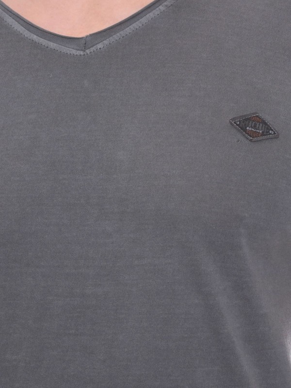 T-shirt col V en coton...