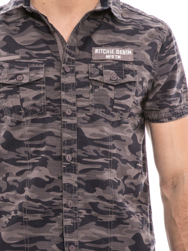 Chemise motif camouflage...