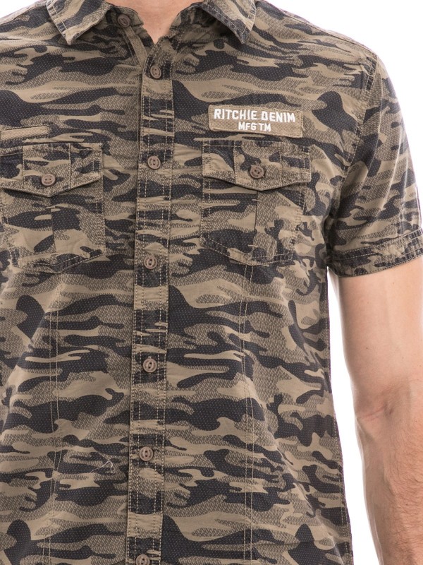 Chemise motif camouflage...