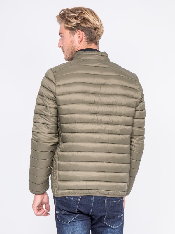 Doudoune légère col montant...