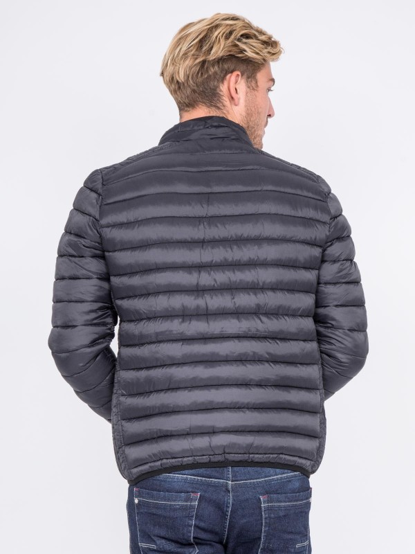 Doudoune légère col montant...