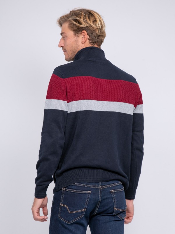 Pull col montant zippé...