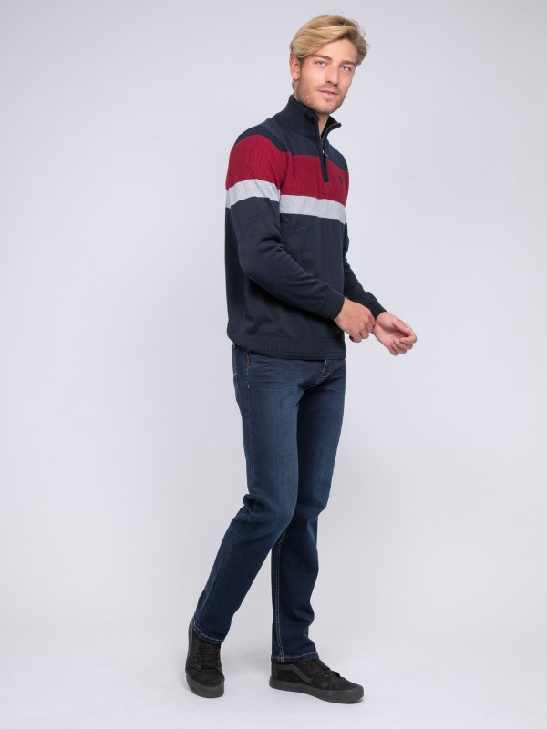 Pull col montant zippé...