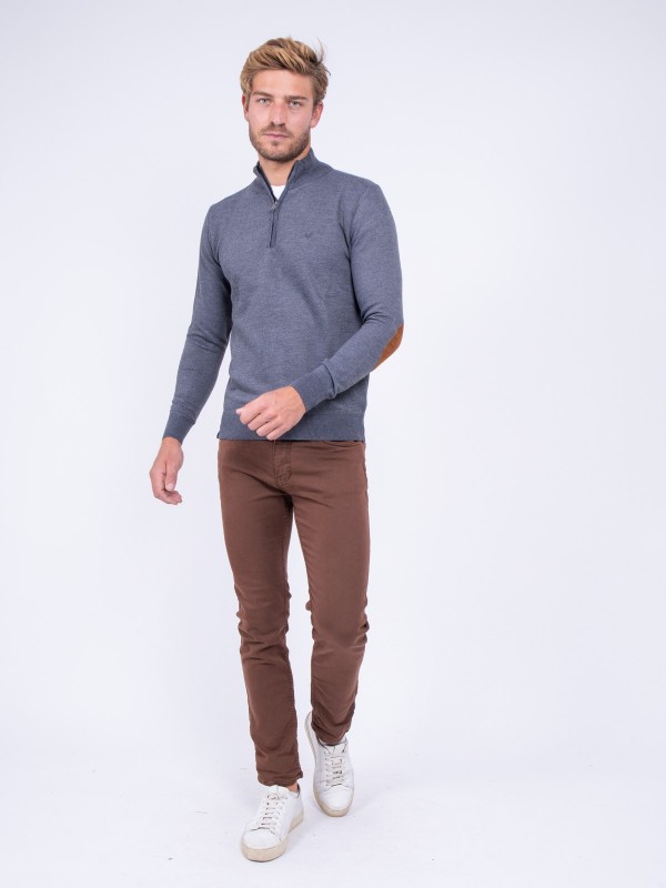 Pull col montant zippé...