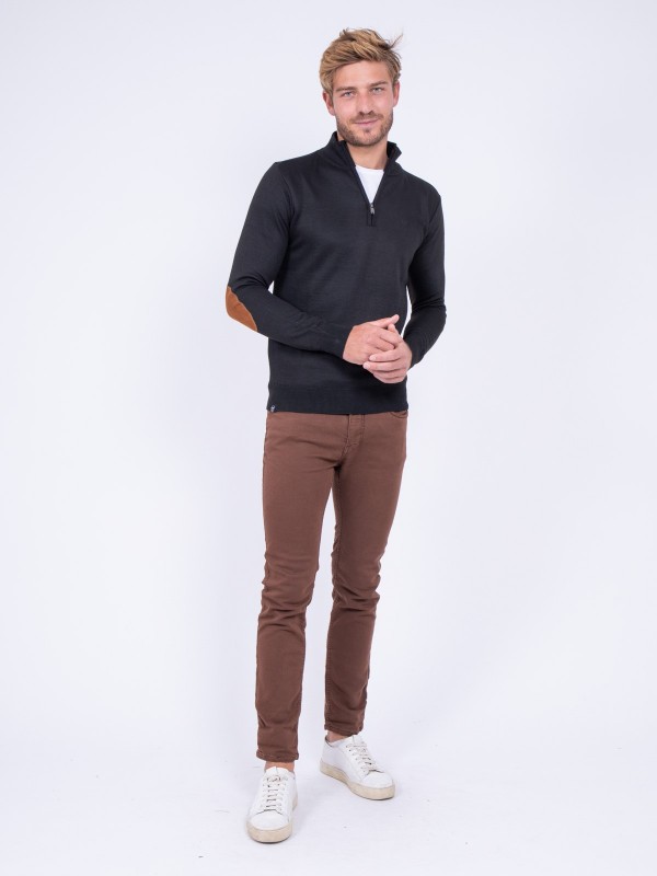 Pull col montant zippé...