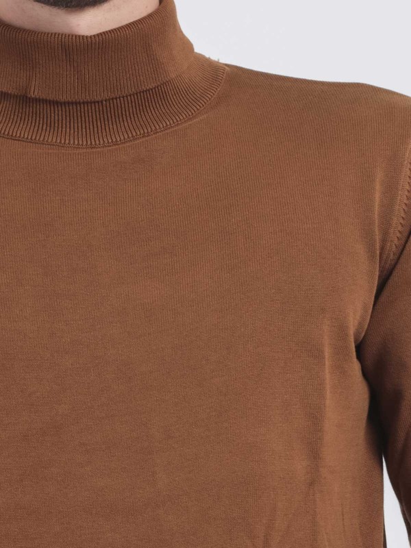 Pull col roulé pur coton...