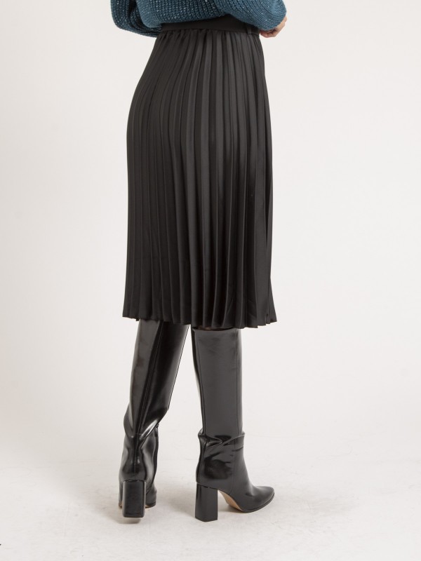 Jupe mi-longue plissée...