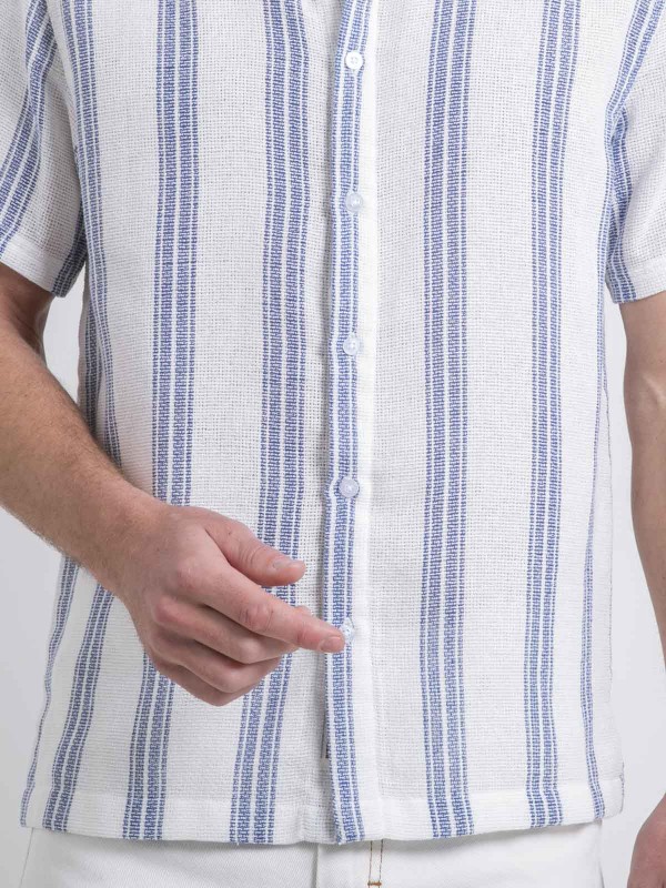 Chemise manches courtes...