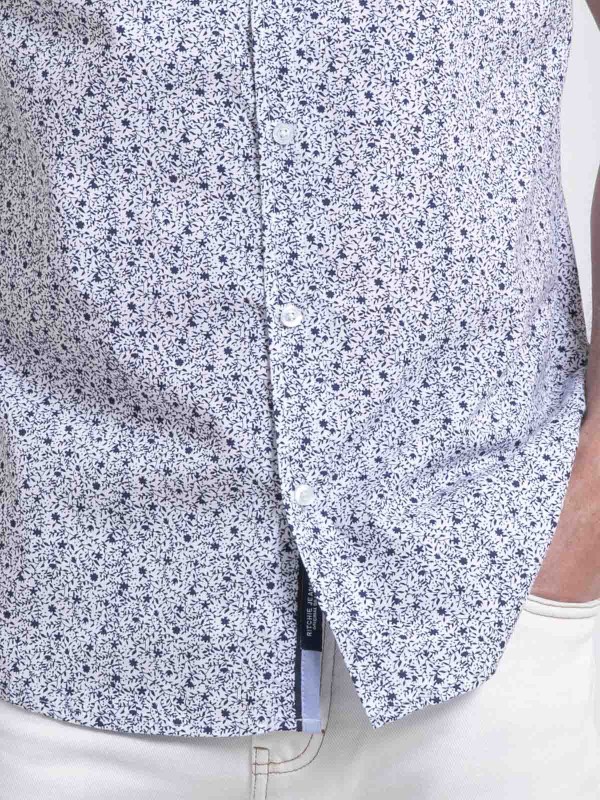 Chemise manches courtes...