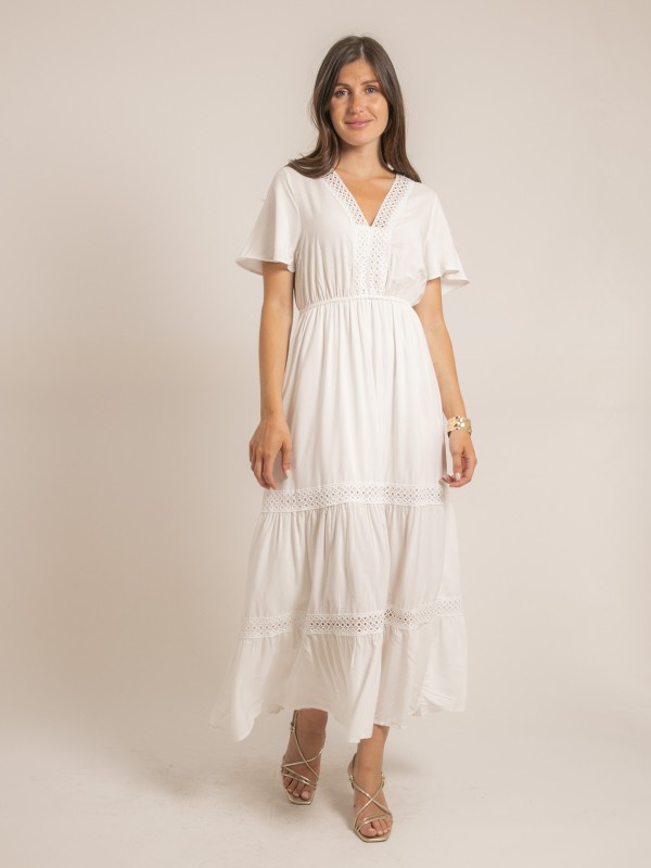 Robe longue avec broderies...