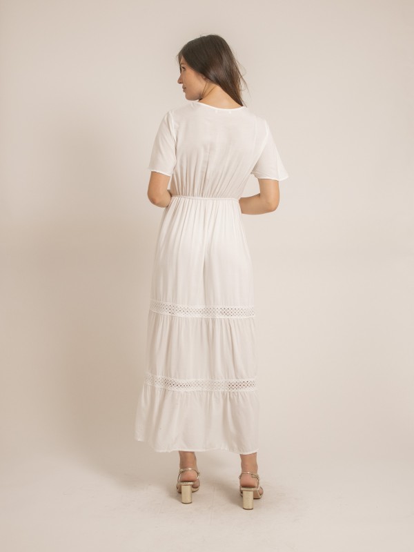 Robe longue avec broderies...