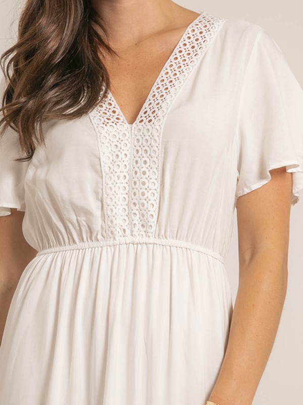 Robe longue avec broderies...