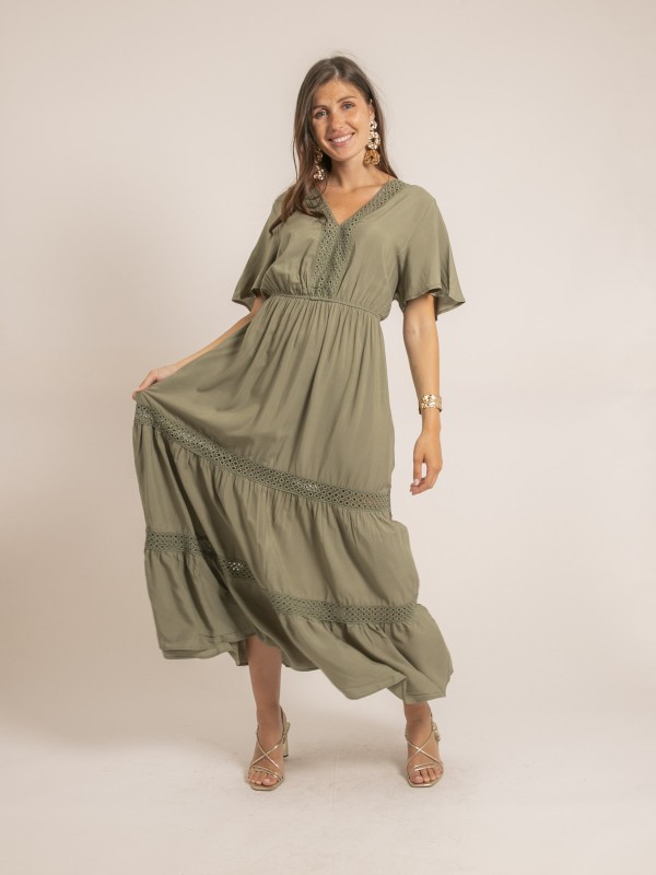 Robe longue avec broderies...