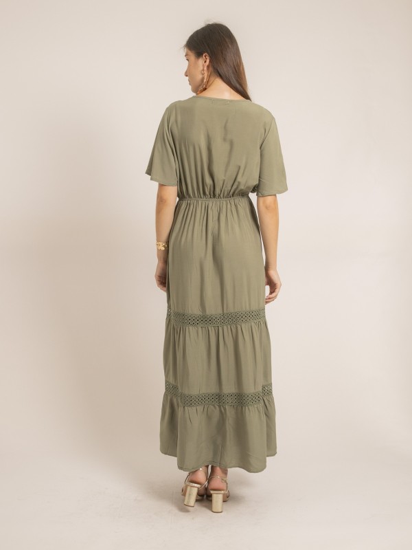 Robe longue avec broderies...