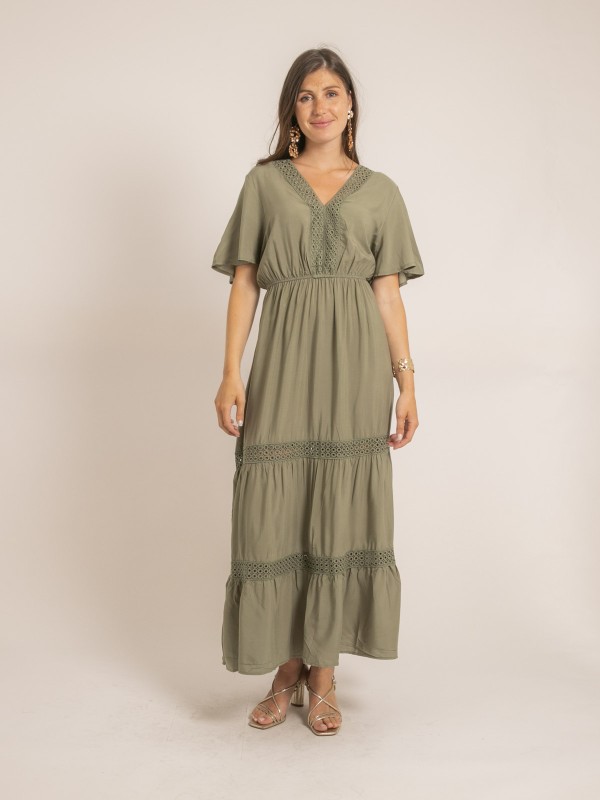 Robe longue avec broderies...