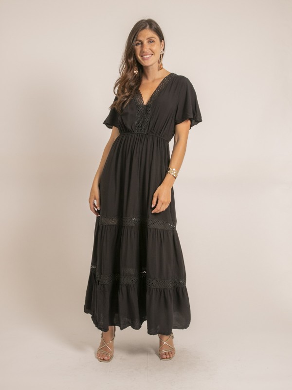 Robe longue avec broderies...