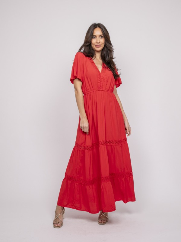 Robe longue avec broderies...