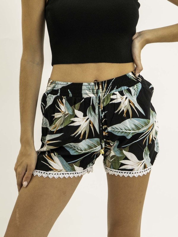 Short dentelle et motifs...