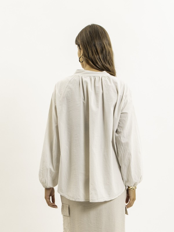 Chemise légère broderies...