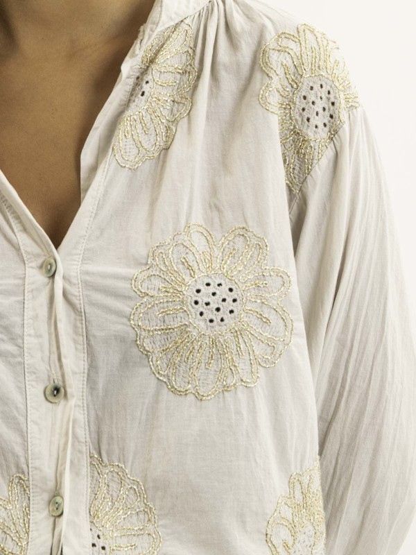 Chemise légère broderies...