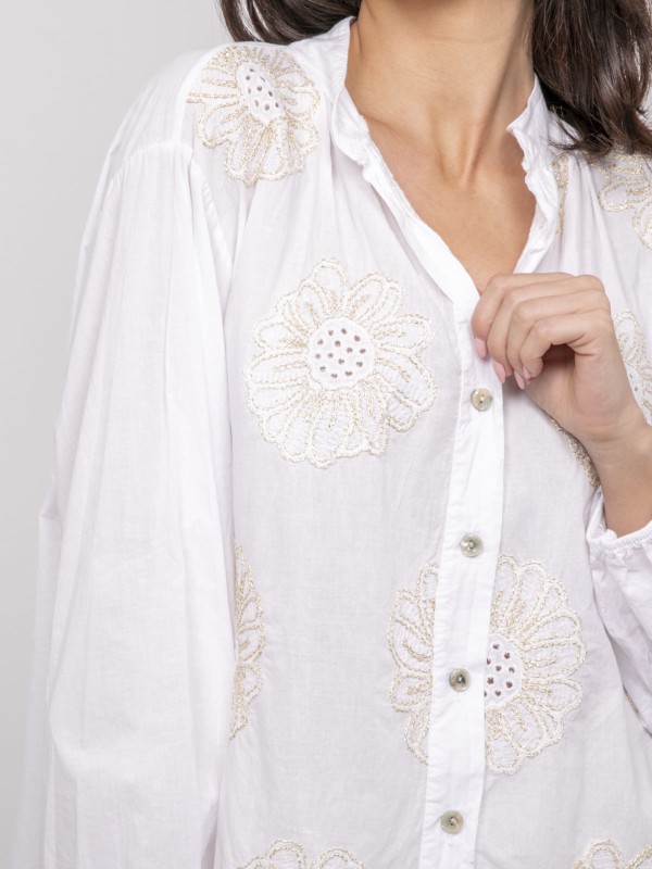 Chemise légère broderies...