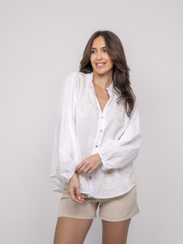 Chemise légère broderies...
