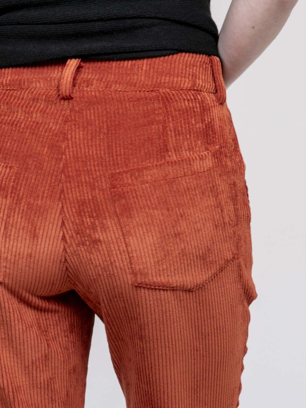 Pantalon velours côtelé...