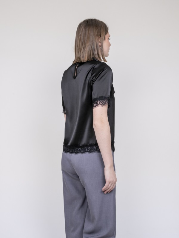 Top satin finition dentelle...