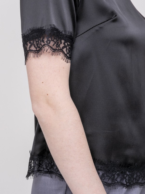 Top satin finition dentelle...