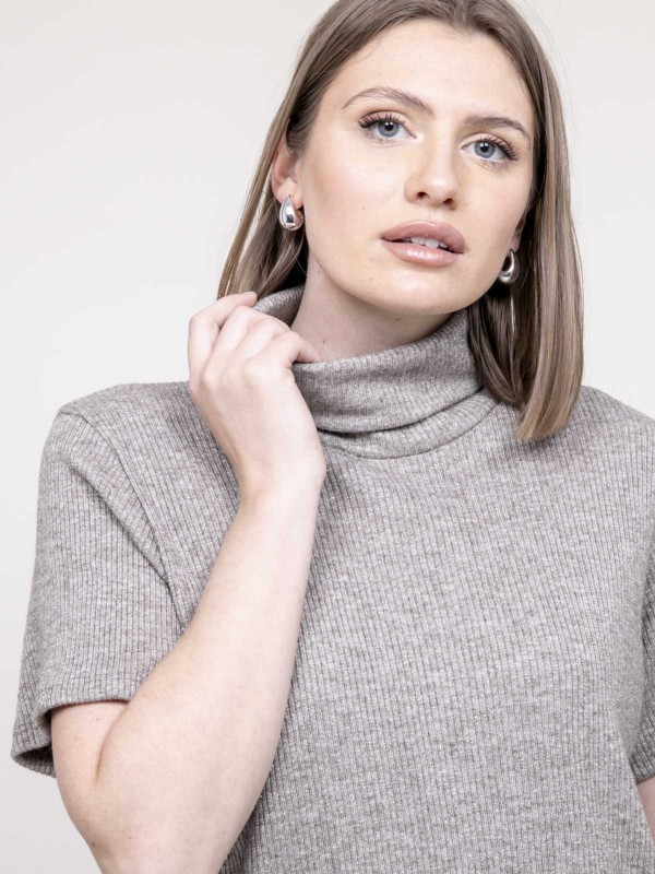 Top col roulé manche courte...