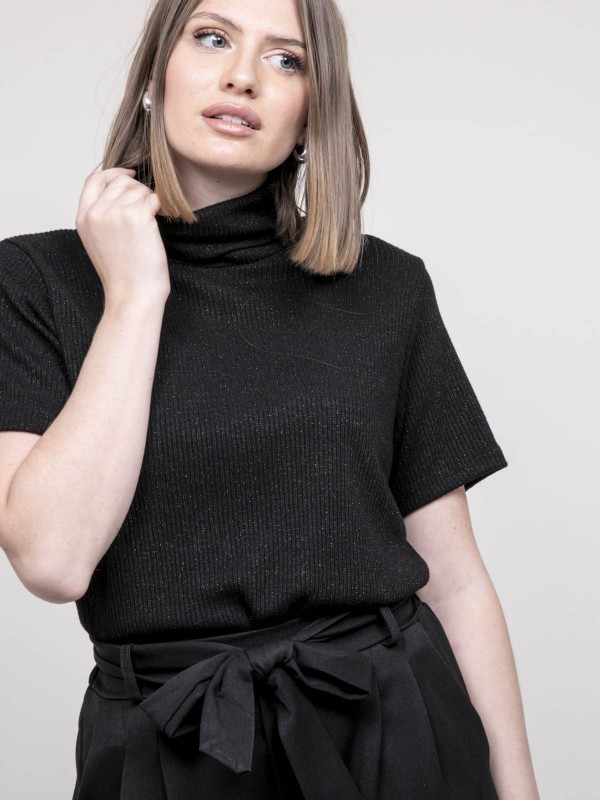 Top col roulé manche courte...