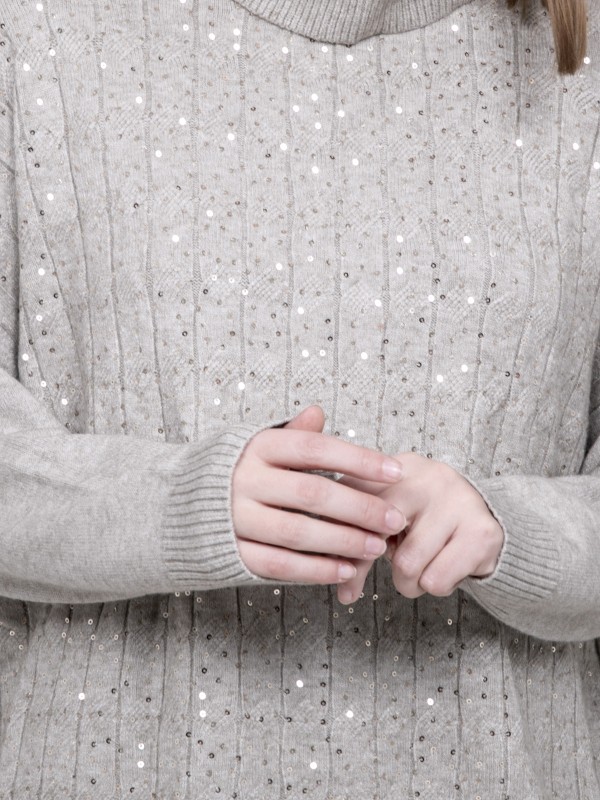 Pull col roulé à sequins...