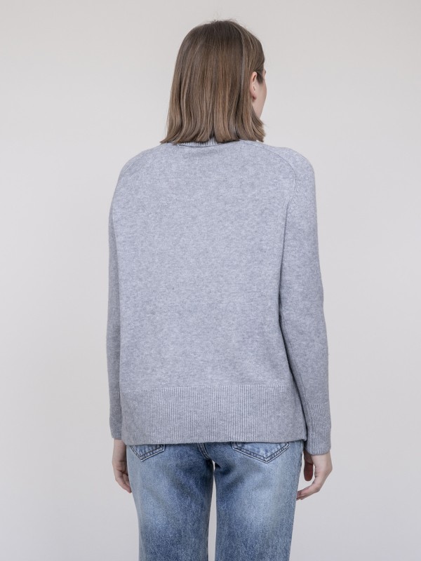 Pull col roulé à sequins...