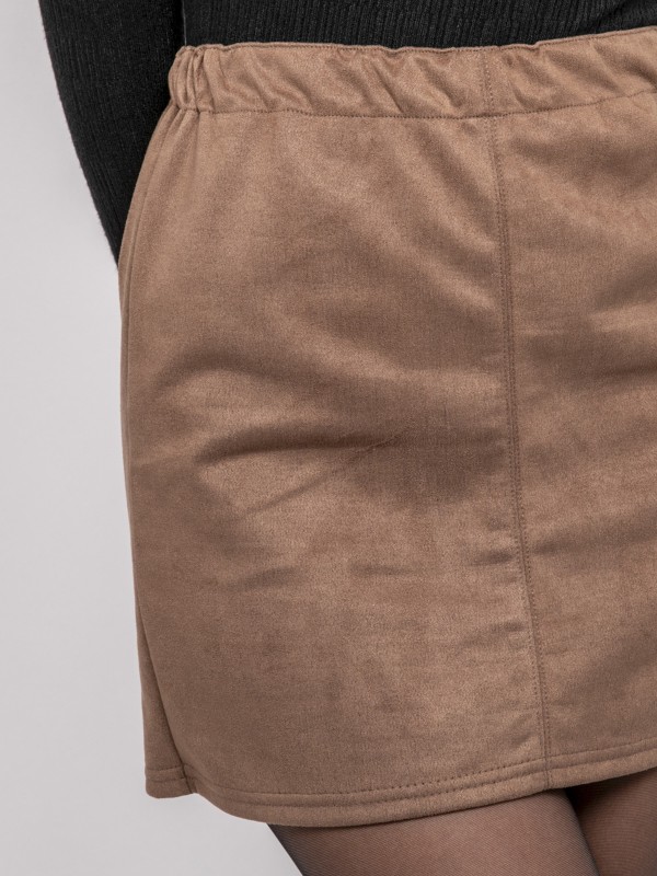 Jupe courte en suédine...