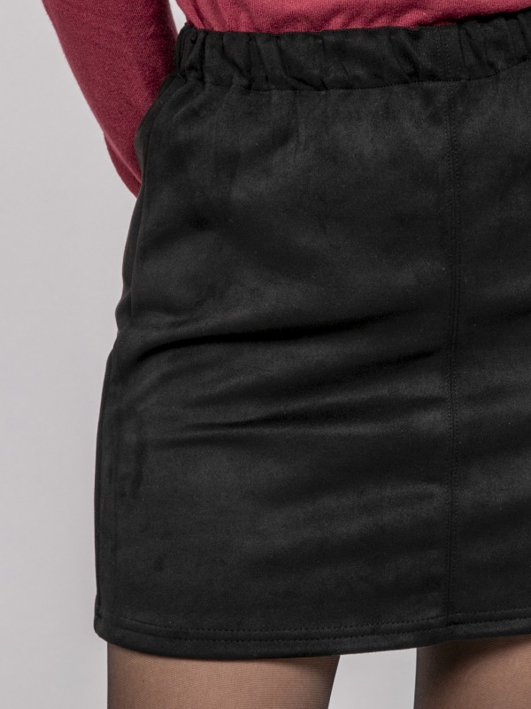 Jupe courte en suédine...