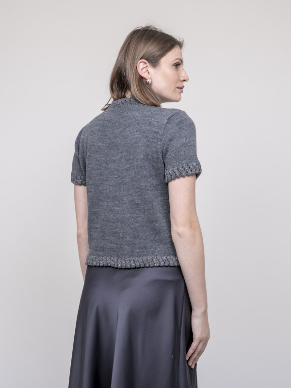 Pull details tressés...