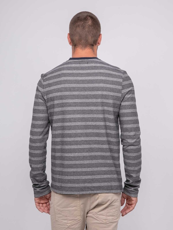 T-shirt manches longues...