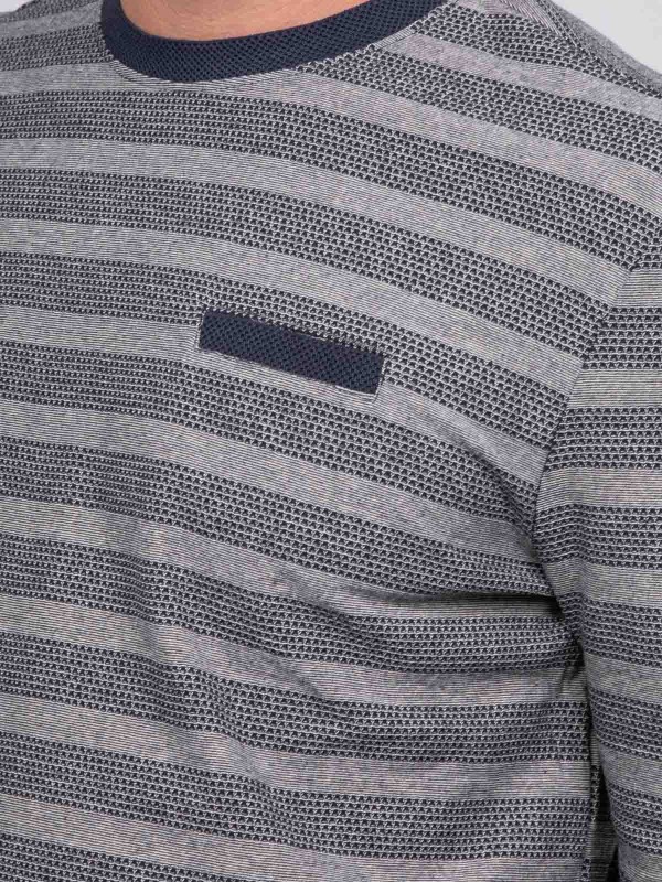 T-shirt manches longues...