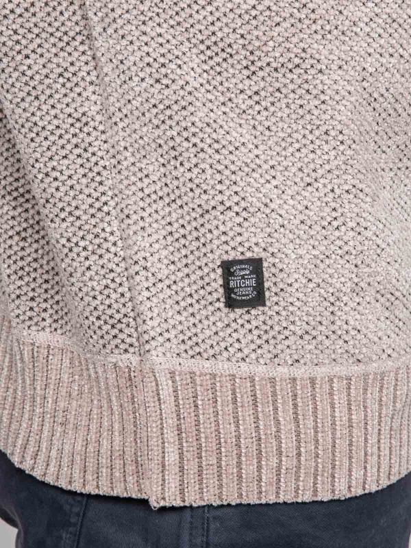 Pull col montant zippé...