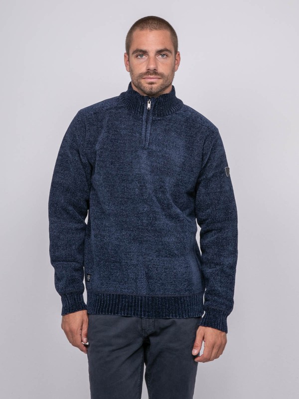 Pull col montant zippé...