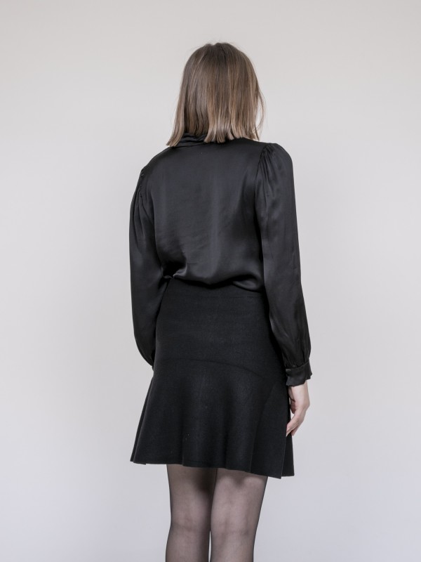 Jupe en maille boutons...