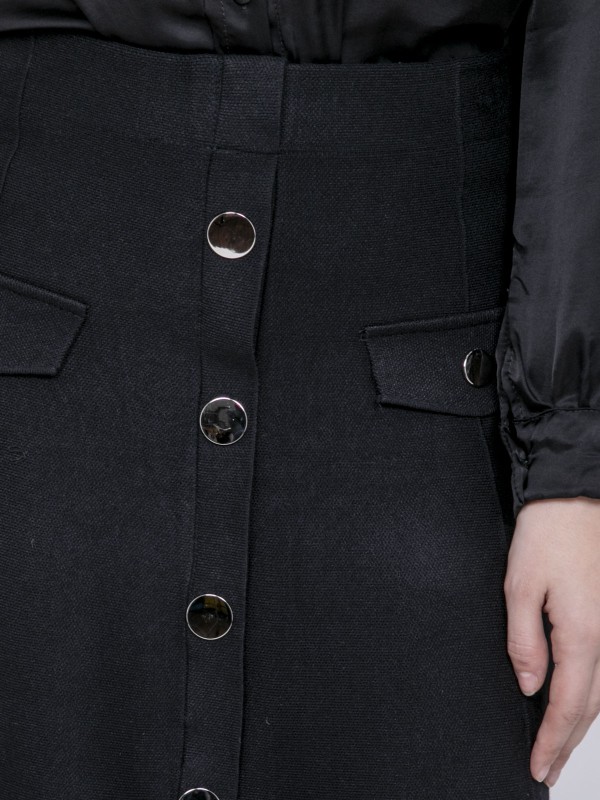 Jupe en maille boutons...