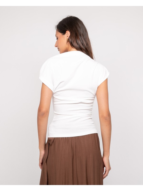 Top drapé avec bijoux...