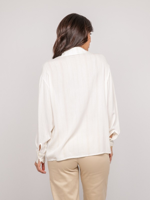 Chemise avec fil lurex...