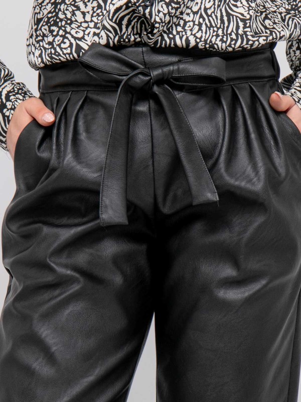 Pantalon effet cuir taille...