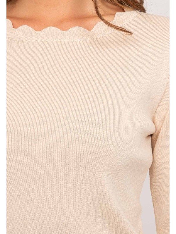 Pull fin festonné col rond...