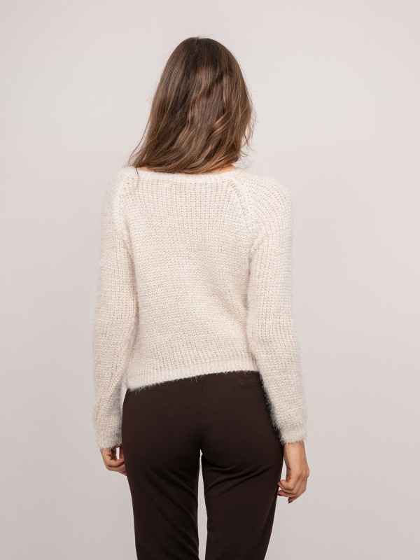 Pull court en maille poilue...