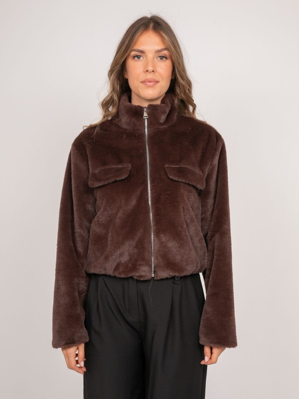 Veste courte fausse...