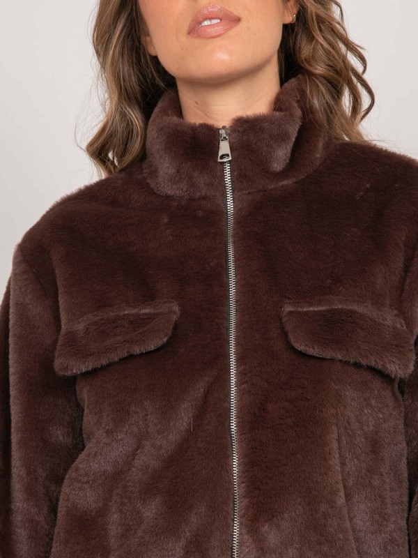 Veste courte fausse...