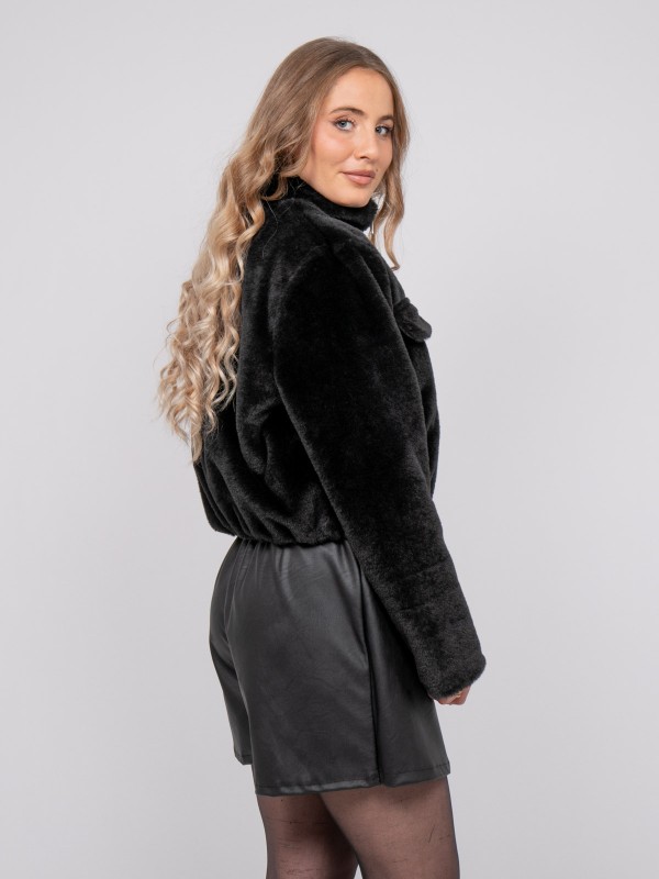 Veste courte fausse...